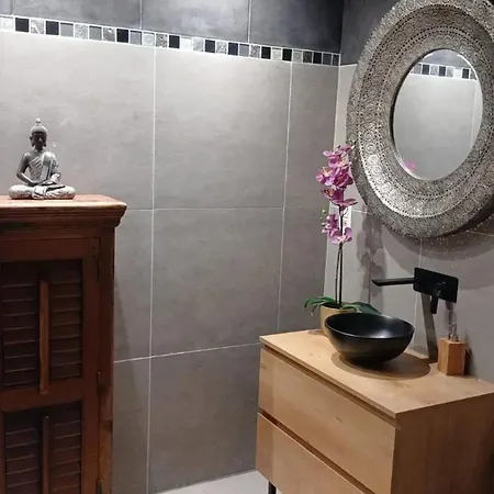 With Private Pool In 350 M² Hamois