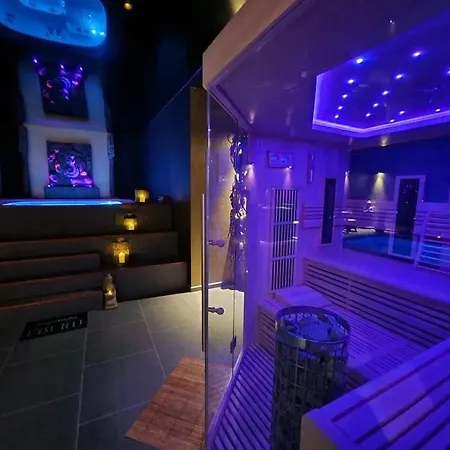 With Private Pool In 350 M²