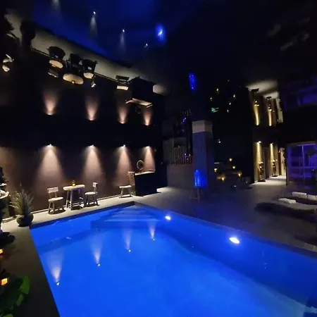 With Private Pool In 350 M² *