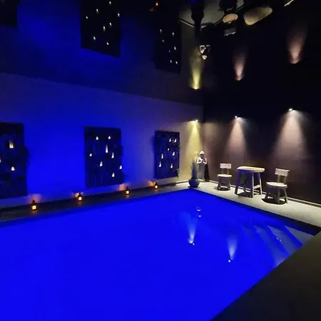 With Private Pool In 350 M² Hamois