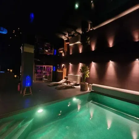 With Private Pool In 350 M² Villa