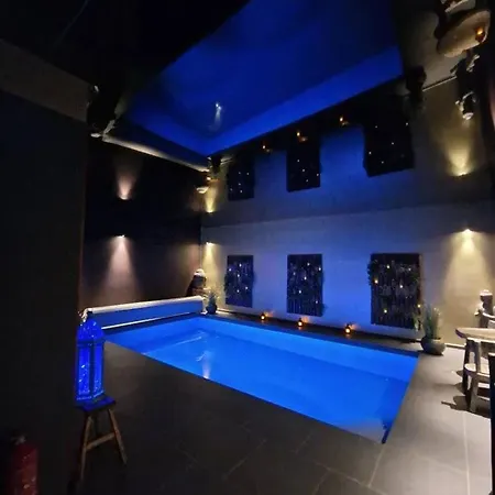 Villa With Private Pool In 350 M² *